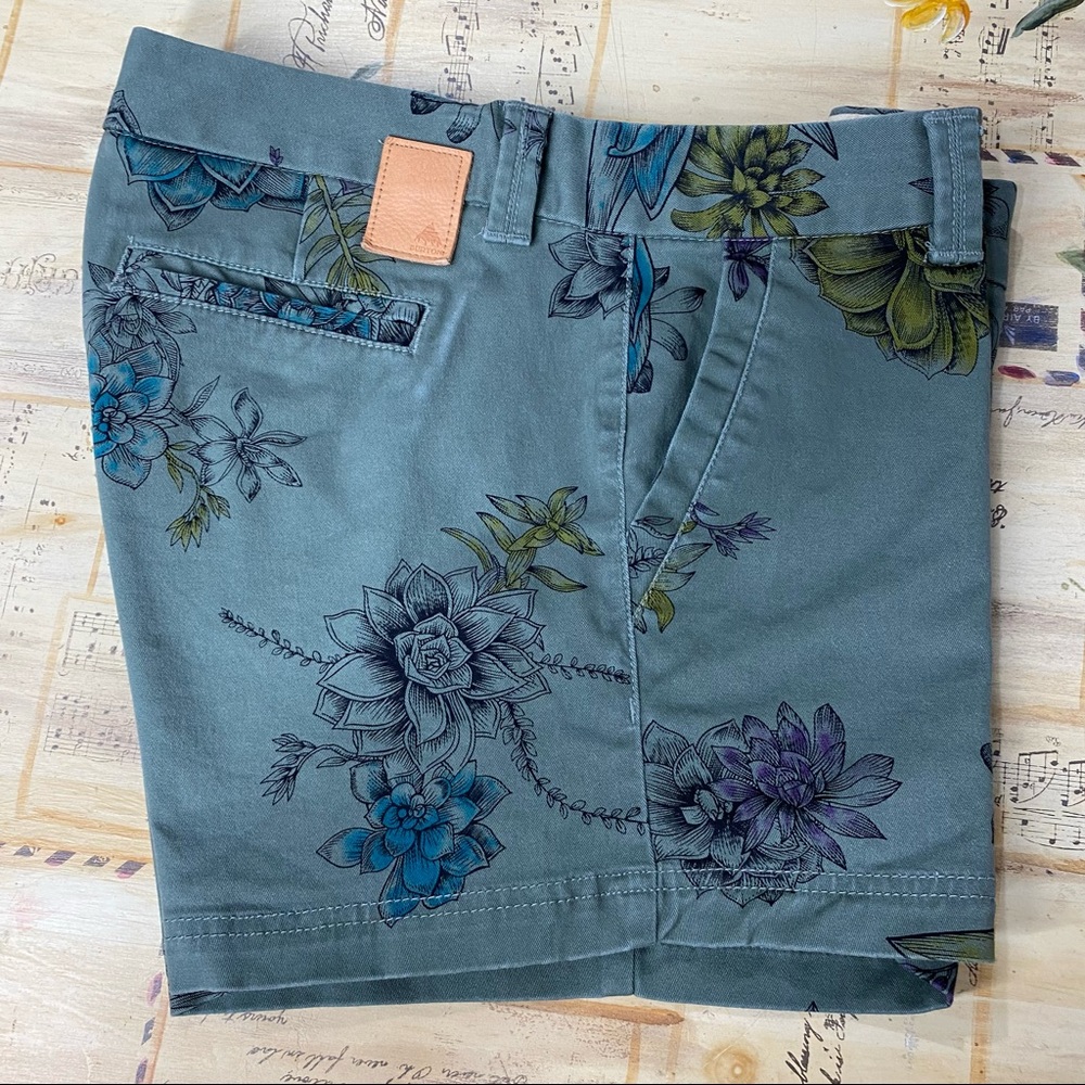 Burton Army Green Floral Shorts Size 27/ 30